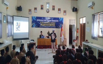 Siswa SMP IT Bustanul Ulum Bekali Diri Melalui Sosialisasi Jurnalistik 